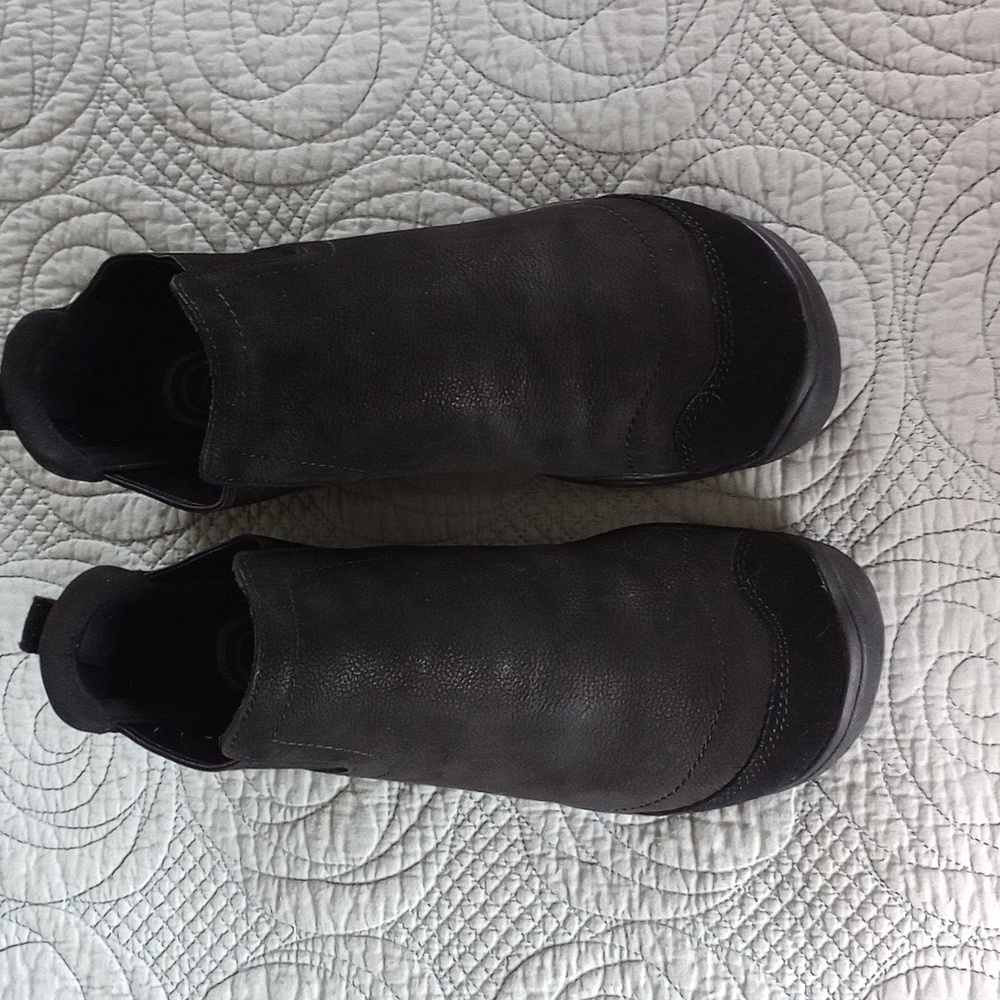Keen Women's CNX Sleek Black Ankle Booties